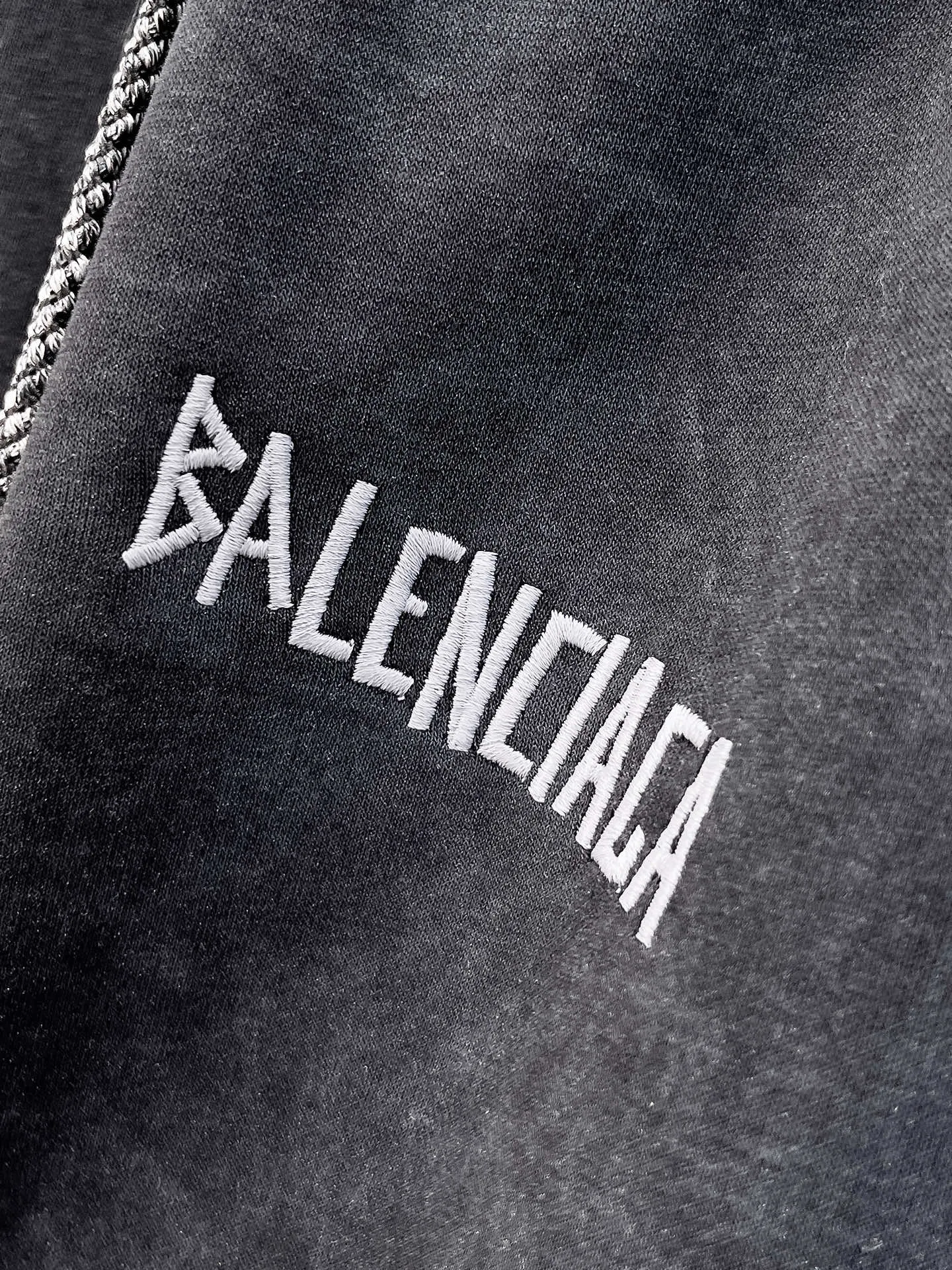 Balenciaga 🆕2026 Autumn and Winter New Arrival Casual Pants! The official website will be released simultaneously. Brand Classic LOGO casual pants, customized fabrics, excellent comfort and strong touch. Highly recognisable, perfect appearance and craftsmanship. Size:M-3XL